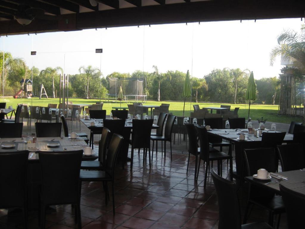 Hotel Villa Mexicana Golf & Equestrian Resort El Pueblito  Exterior foto